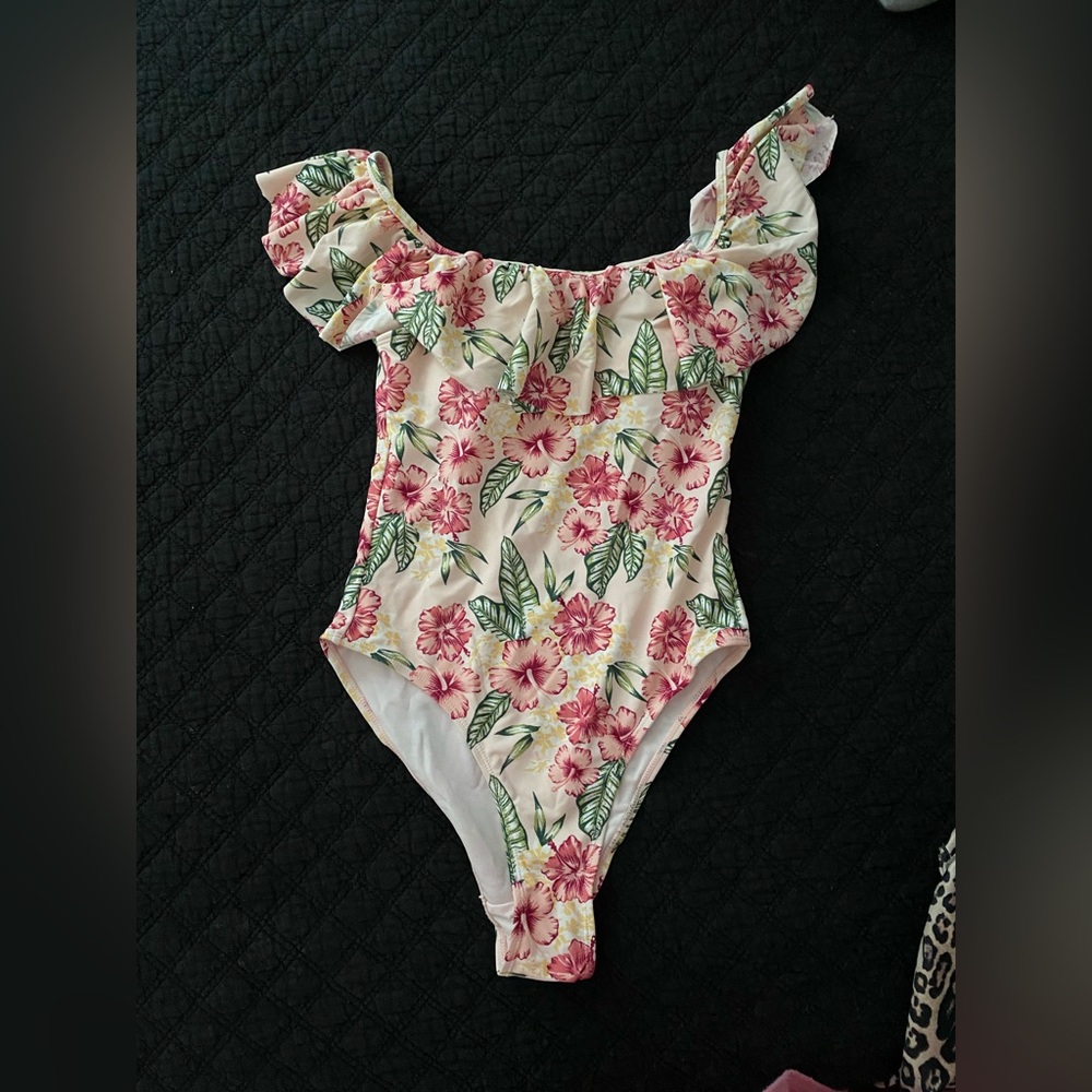 NWOT Cabana del Sol off shoulder floral swimsuit small - new!